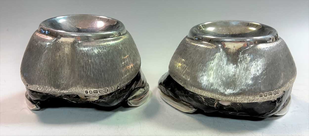 A pair of 20th century silver topped taxidermy horse's hooves, - Image 5 of 9