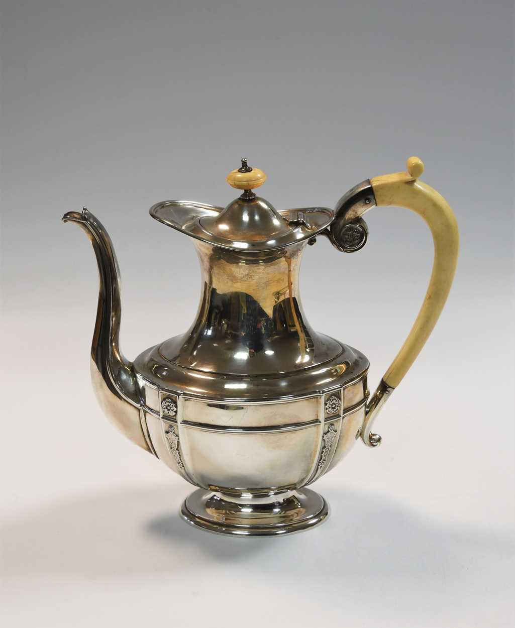 An Edward VII silver coffee pot, - Image 2 of 8