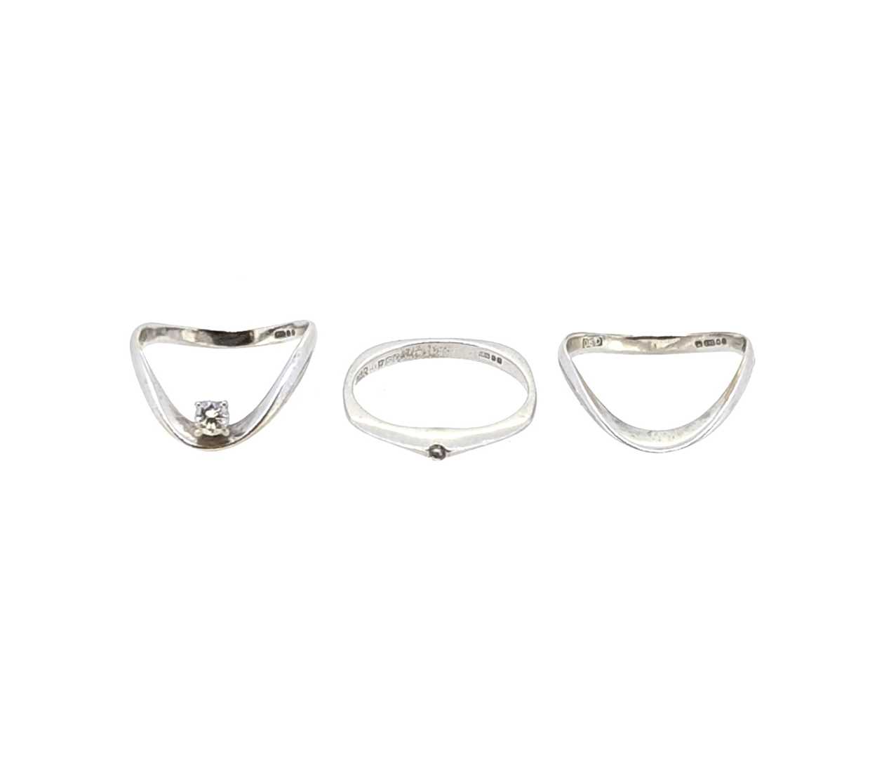 A trio of 18ct gold late 20th century rings, - Image 2 of 5