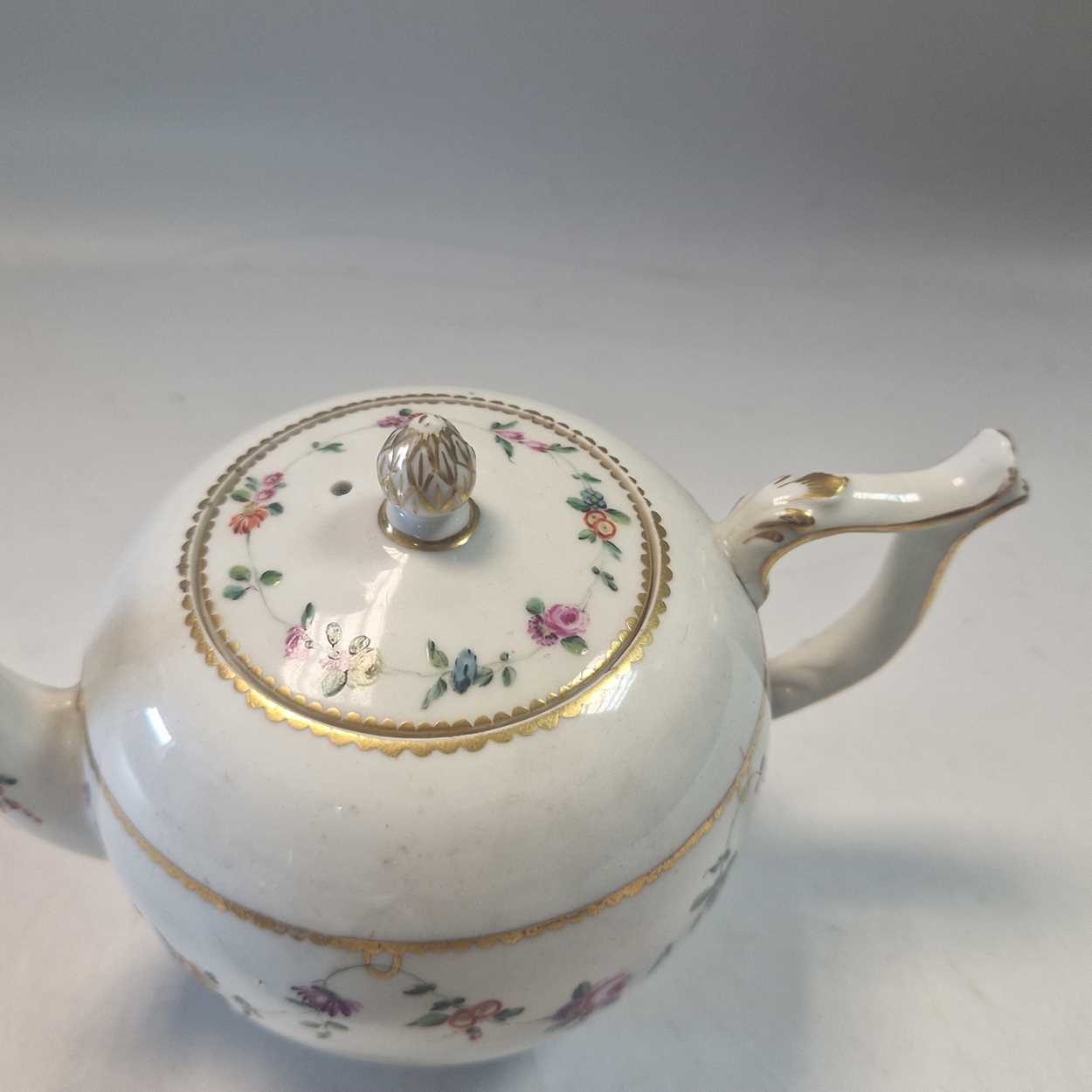 A Chelsea-Derby cabaret teapot, cover and cream jug, circa 1775, - Image 6 of 7