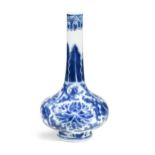 A Chinese blue and white bottleneck vase, Kangxi (1662-1722),