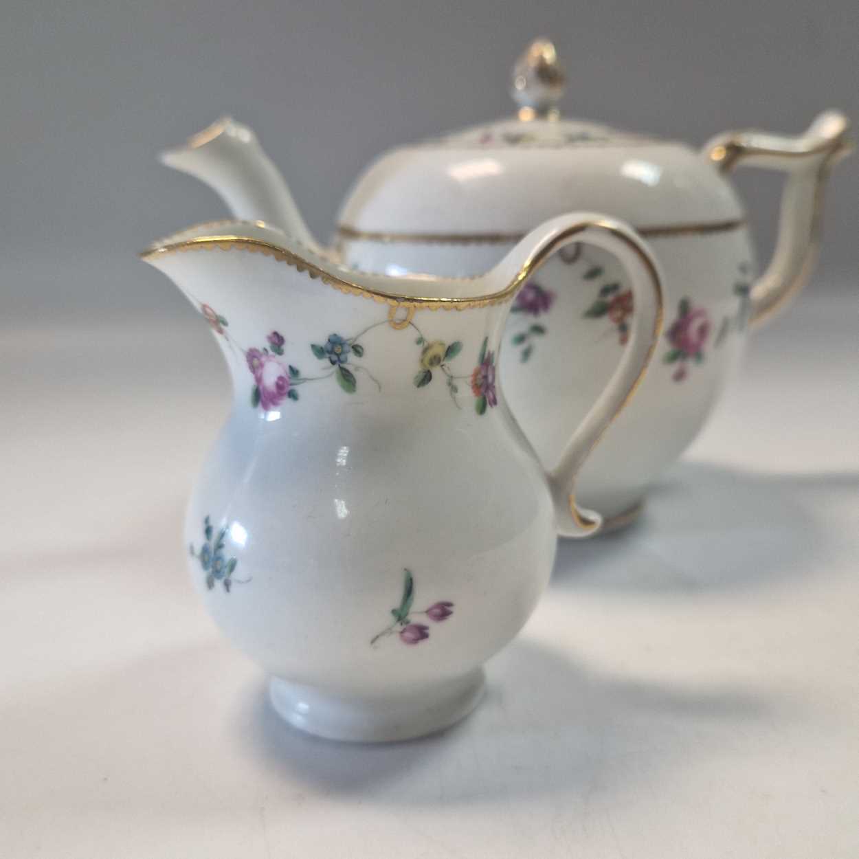 A Chelsea-Derby cabaret teapot, cover and cream jug, circa 1775, - Image 5 of 7