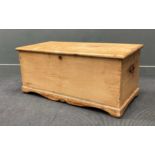 An early 20th century pine blanket box with hinged lid and side carrying handles, 51 x 116 x 57cm