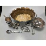 A silver toast rack, four silver pepperettes, a silver jam spoon, cream jug and a pair of salt
