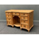 A Victorian stripped pine kneehole dressing table, 75.5 x 119 x 48cm