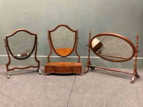 A George III style mahogany dressing table swing mirror with serpentine base 62 x 46 x 20cm together