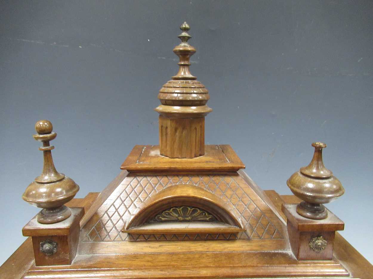 A Late 19th Century German Walnut Mantle Clock - Image 3 of 7