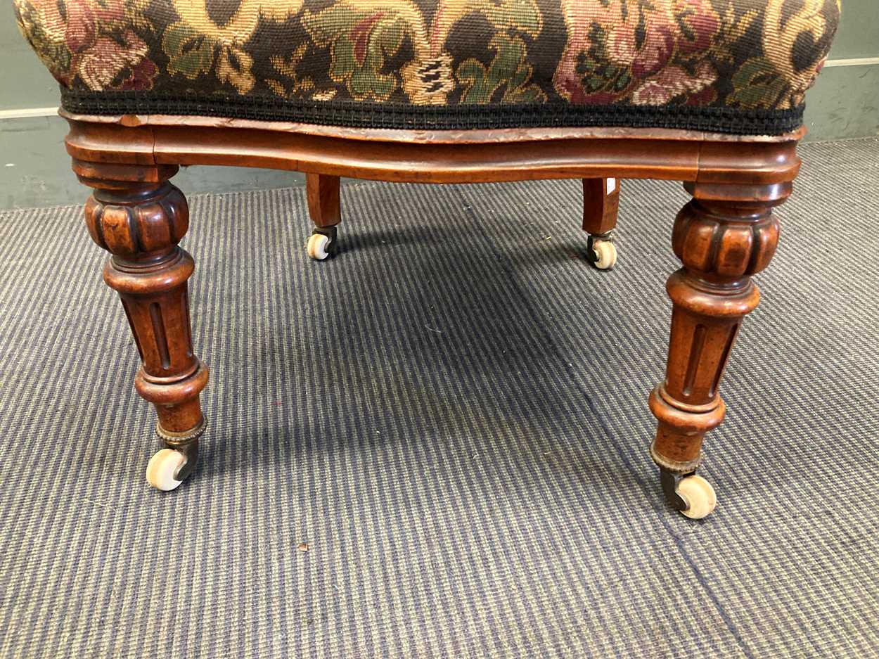A Victorian turned leg side chair on casters - Image 3 of 6