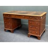 An Edwardian mahogany pedestal desk with turned knob handles 75 x 148 x 69cm