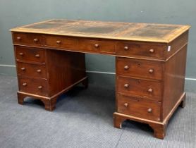 An Edwardian mahogany pedestal desk with turned knob handles 75 x 148 x 69cm
