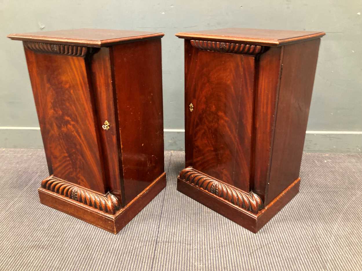 A pair of Victorian mahogany bedside pedestal cabinets (Adapted) 77cm x 45cm x 39.5cm - Image 4 of 5