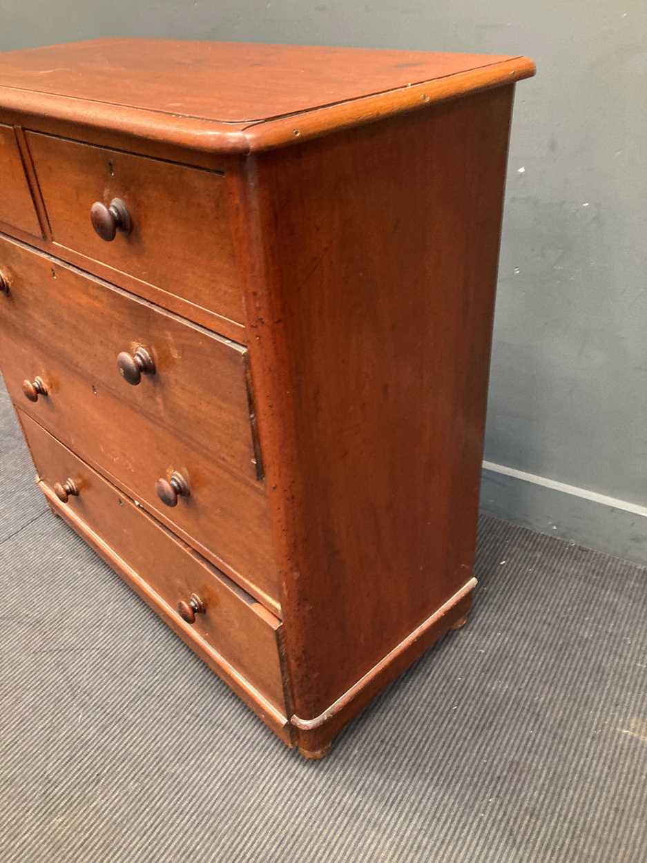 A Victorian mahogany chest of drawers 106 x 106 x 50cm and a triple mirror (2) - Image 4 of 8