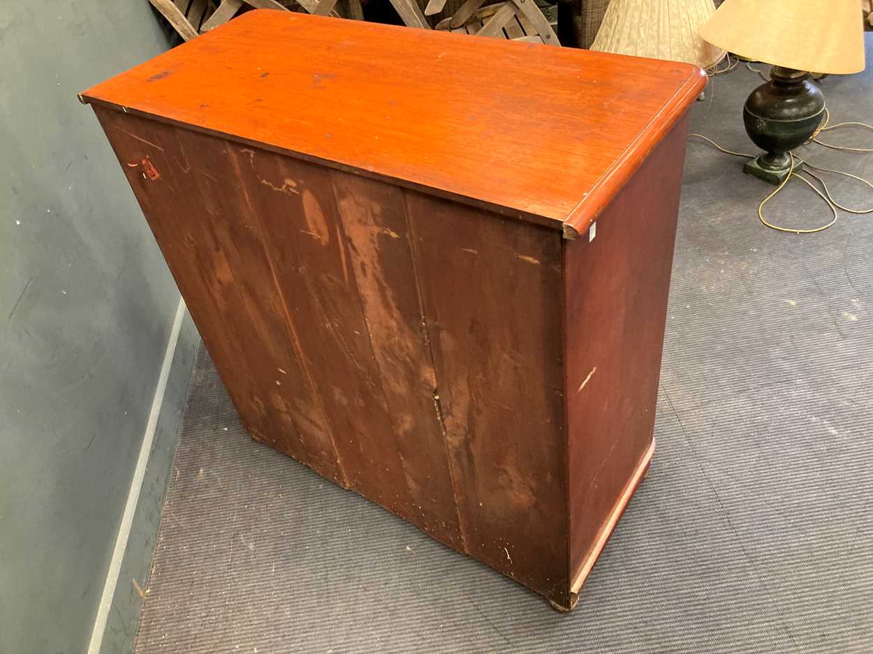 A Victorian mahogany chest of drawers 106 x 106 x 50cm and a triple mirror (2) - Image 2 of 8