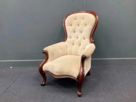 A Victorian button back armchair 105 x 75 x 90cm