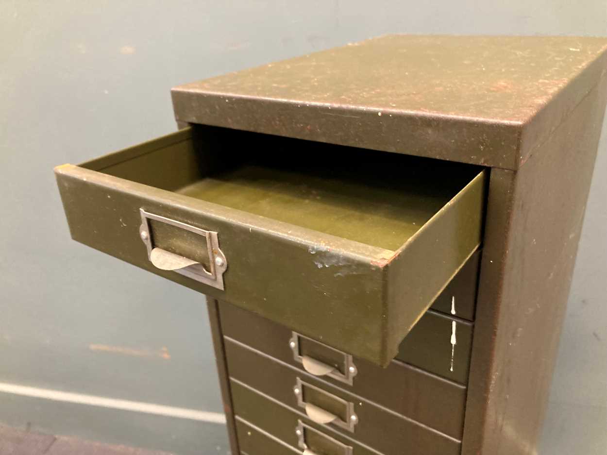 An industrial green painted office drawer unit, 99 x 27 x 39cm - Image 3 of 6