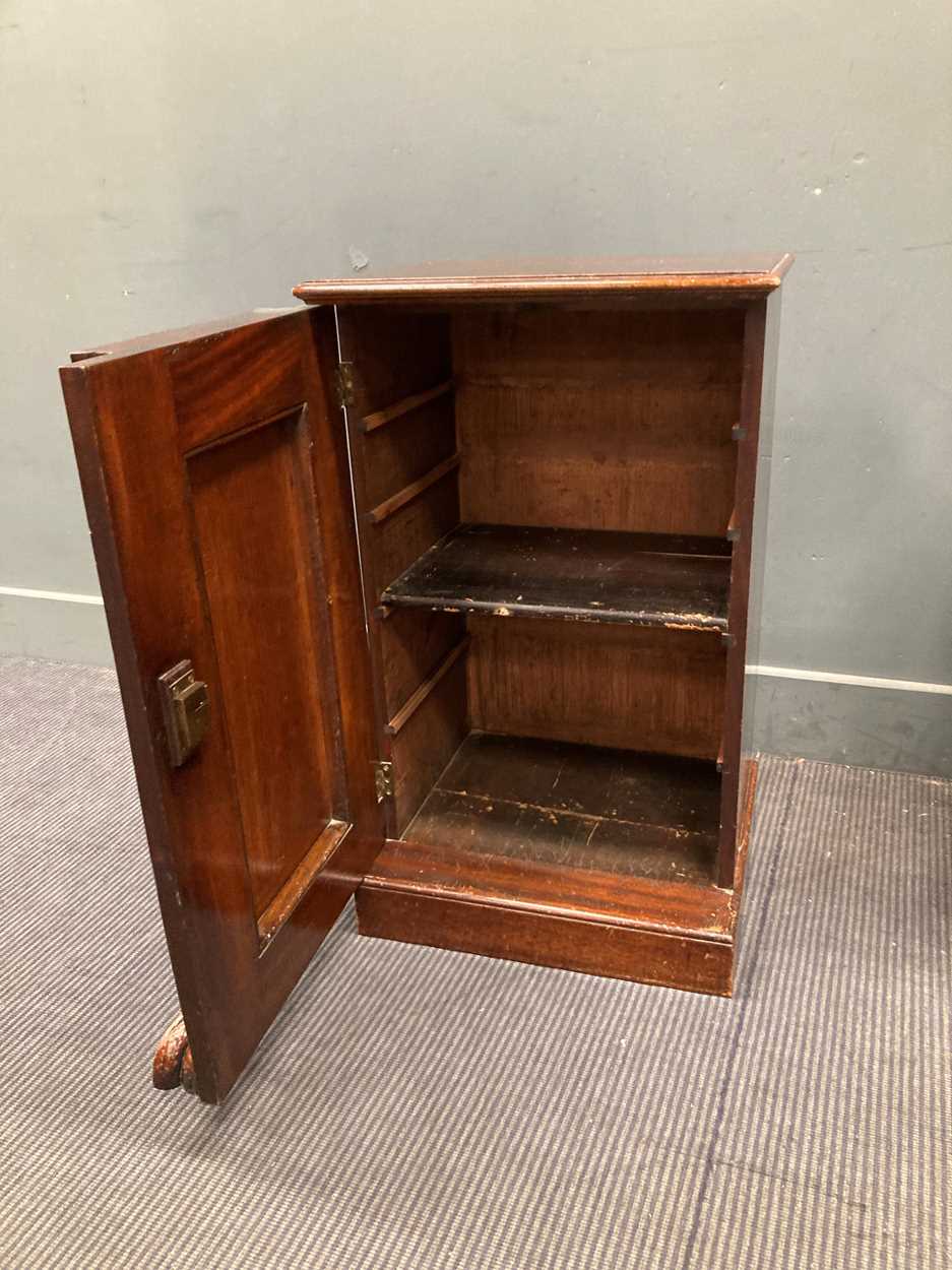 A pair of Victorian mahogany bedside pedestal cabinets (Adapted) 77cm x 45cm x 39.5cm - Image 5 of 5