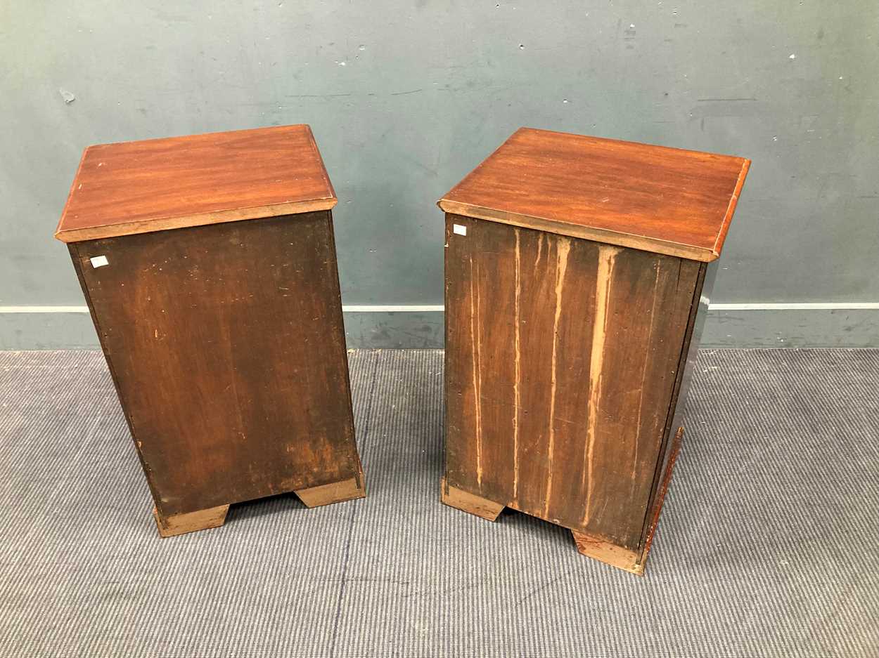 A pair of Victorian mahogany bedside pedestal cabinets (Adapted) 77cm x 45cm x 39.5cm - Image 3 of 5