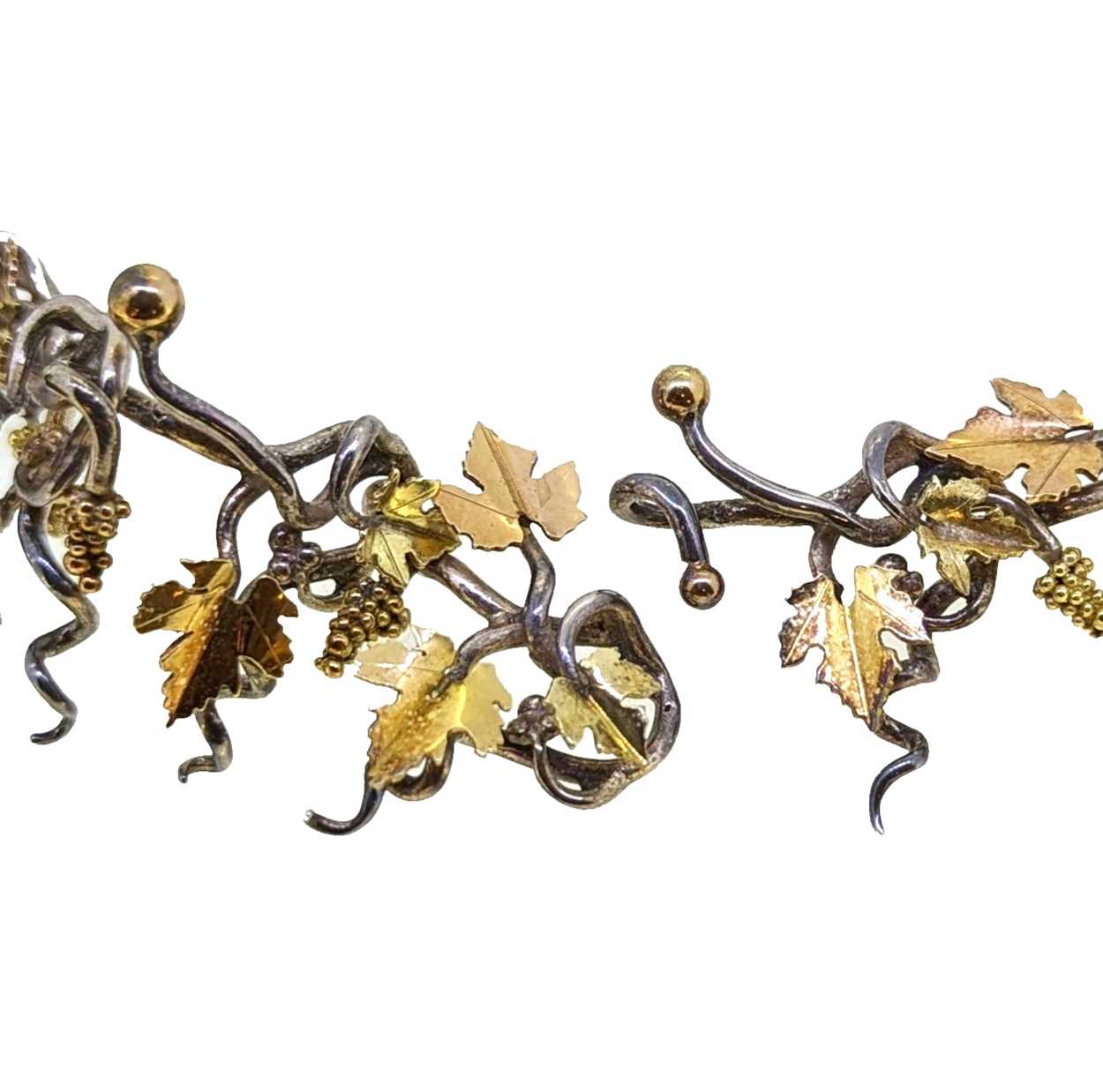 Brett Payne - An 18ct gold and silver grape vine and corkscrew necklace, - Image 3 of 5