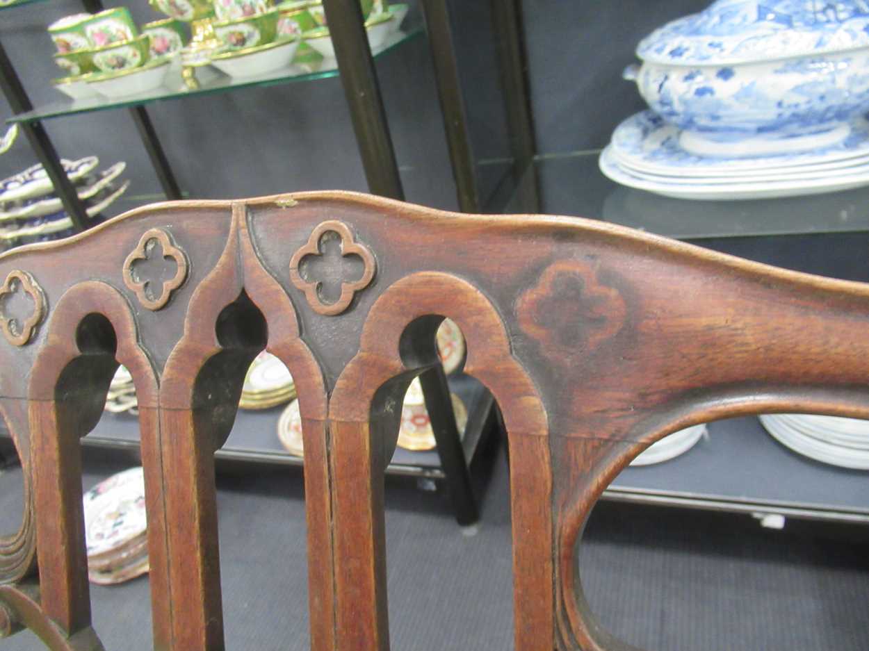 A set of four George III mahogany dining chairs, - Bild 15 aus 21