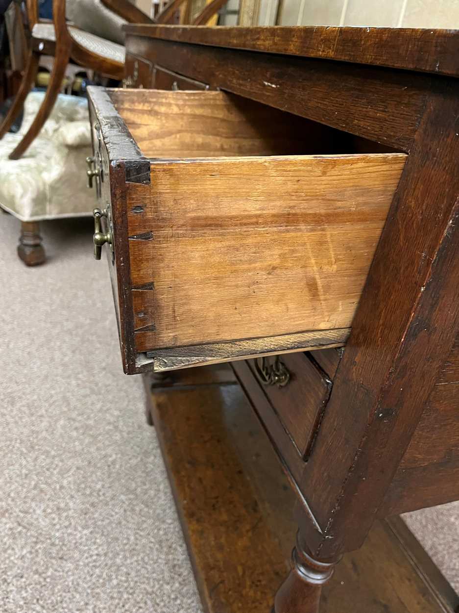 An oak dresser base, late 18th century, - Bild 5 aus 9