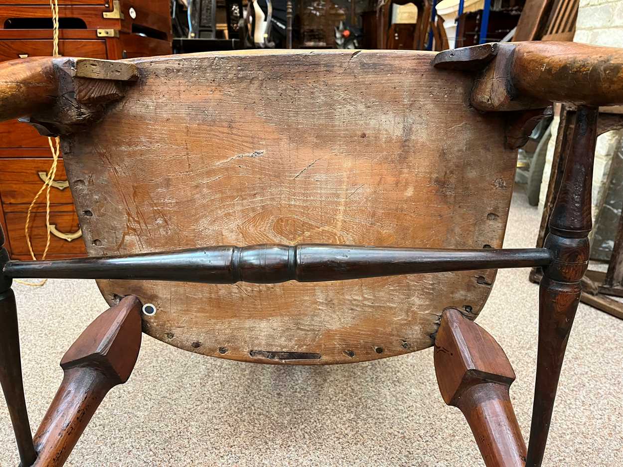 A Thames Valley, yew wood and elm comb-back arm chair, circa 1770, - Bild 7 aus 11