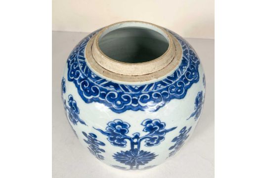 A Chinese blue and white export porcelain ginger jar, Qing Dynasty, Kangxi Emperor (1662-1722), - Image 5 of 11