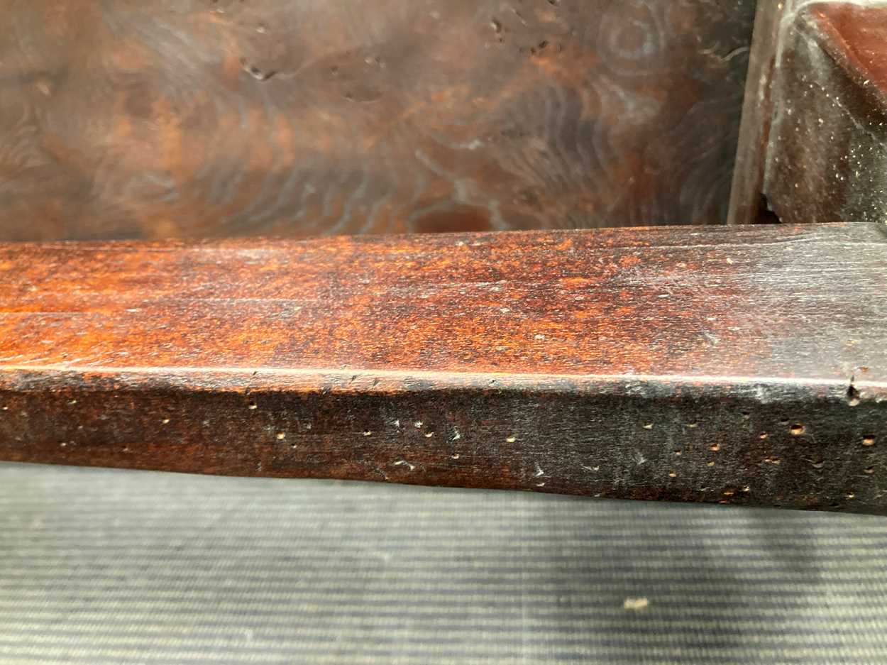 A single plank burr oak refectory table, late 17th / early 18th century style, - Bild 10 aus 15