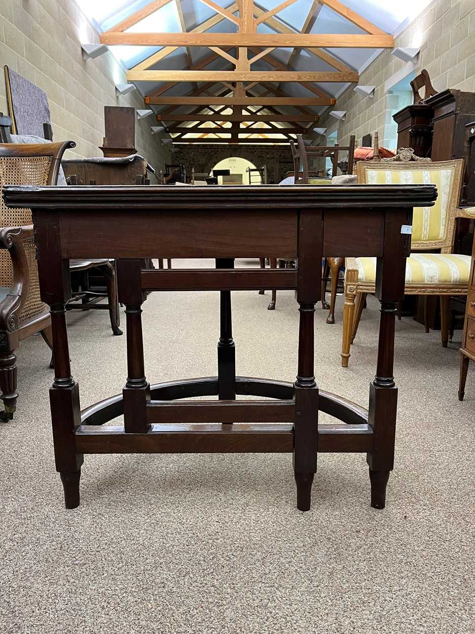 A mahogany fold over tea table, early 18th century, - Bild 2 aus 5