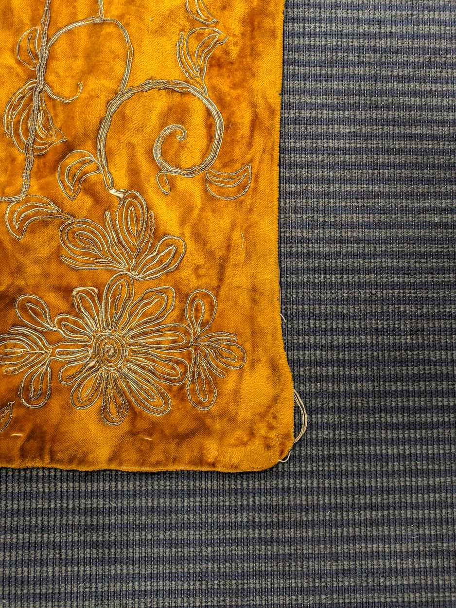 A pair of Japanese pictorially embroidered orange velvet panels, circa 1900-1910, - Bild 6 aus 17