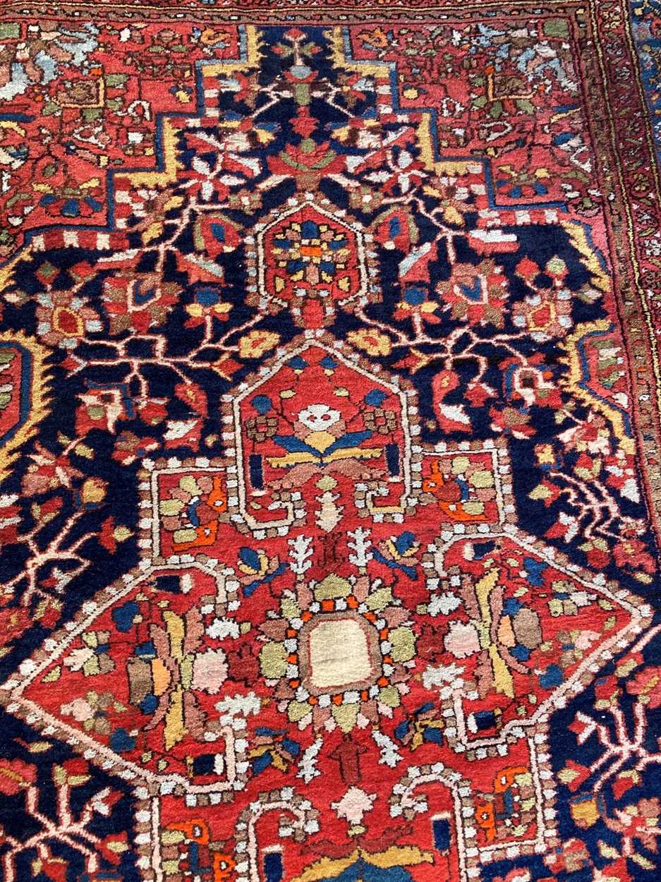 A Bakthiari rug, circa 1930, - Bild 2 aus 9