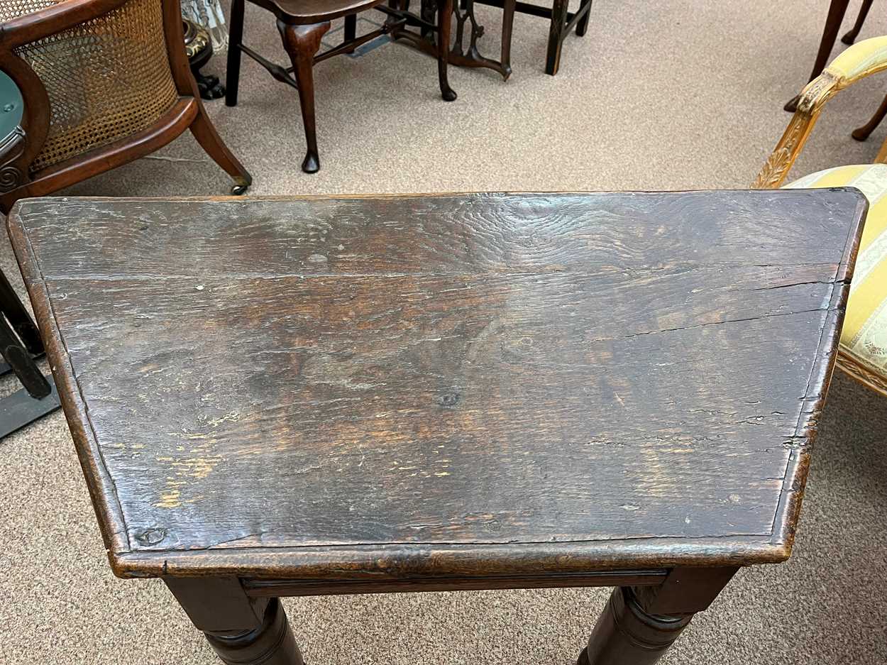 An oak credence table, 17th century, - Bild 4 aus 10