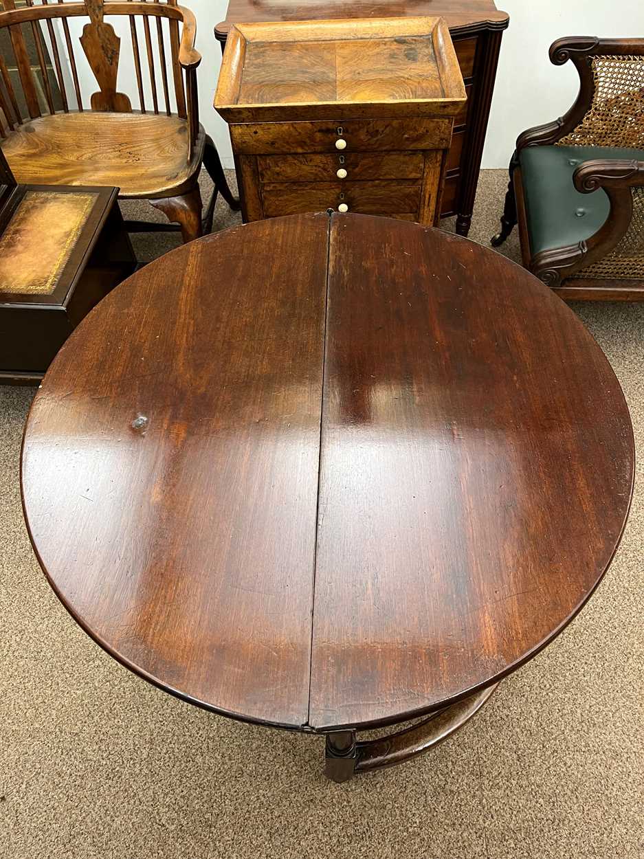 A mahogany fold over tea table, early 18th century, - Bild 4 aus 5