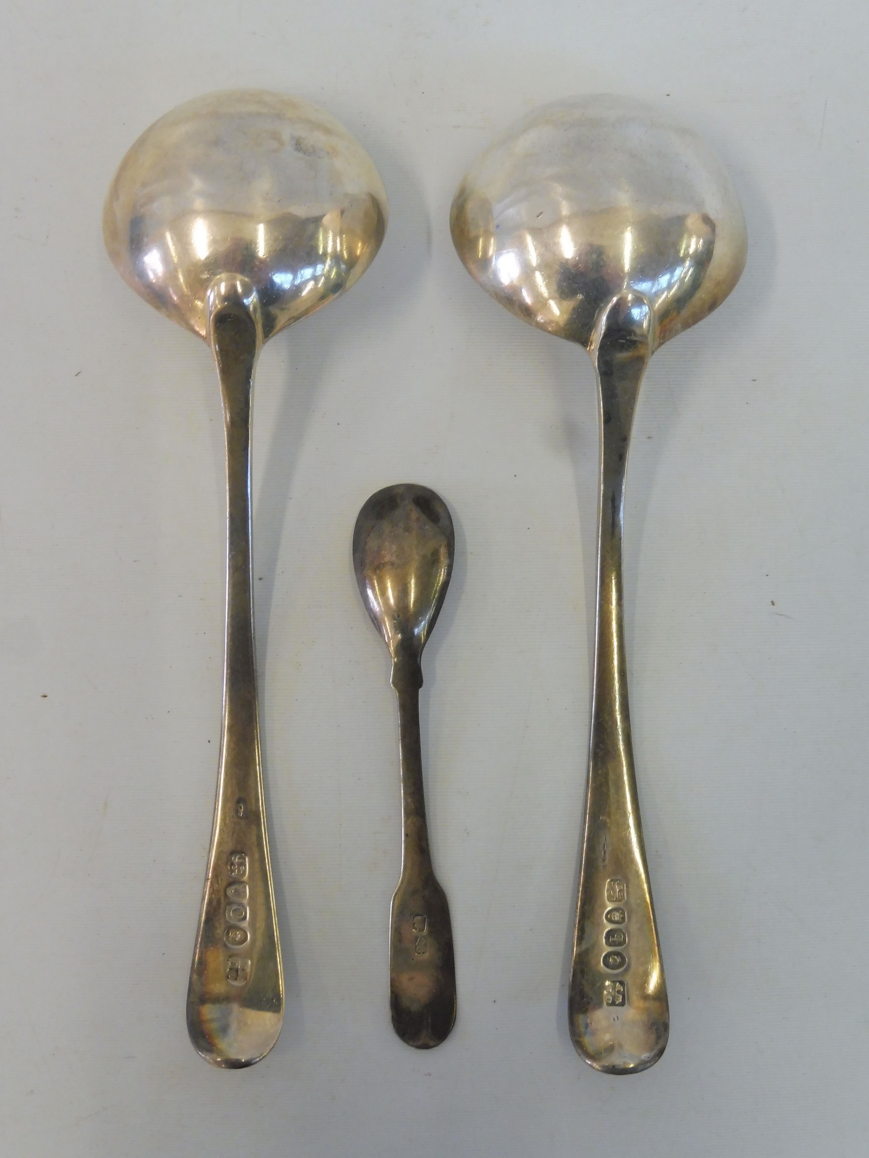Two matching George III thread edge source ladles, London 1789 and 1791, both by Smith and Fearn; - Image 2 of 2