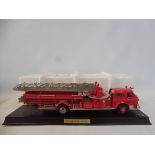 A Franklin Mint American La France 1:32 scale ladder Fire Engine truck, boxed with plinth.