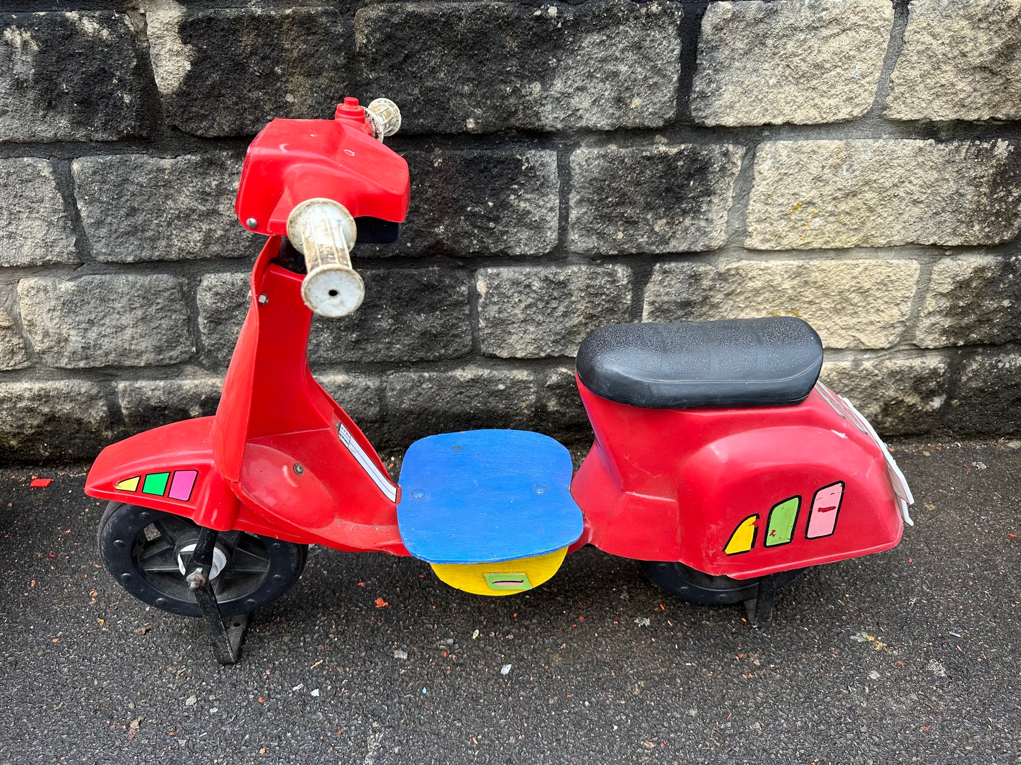 A fairground ride in the form of scooter.