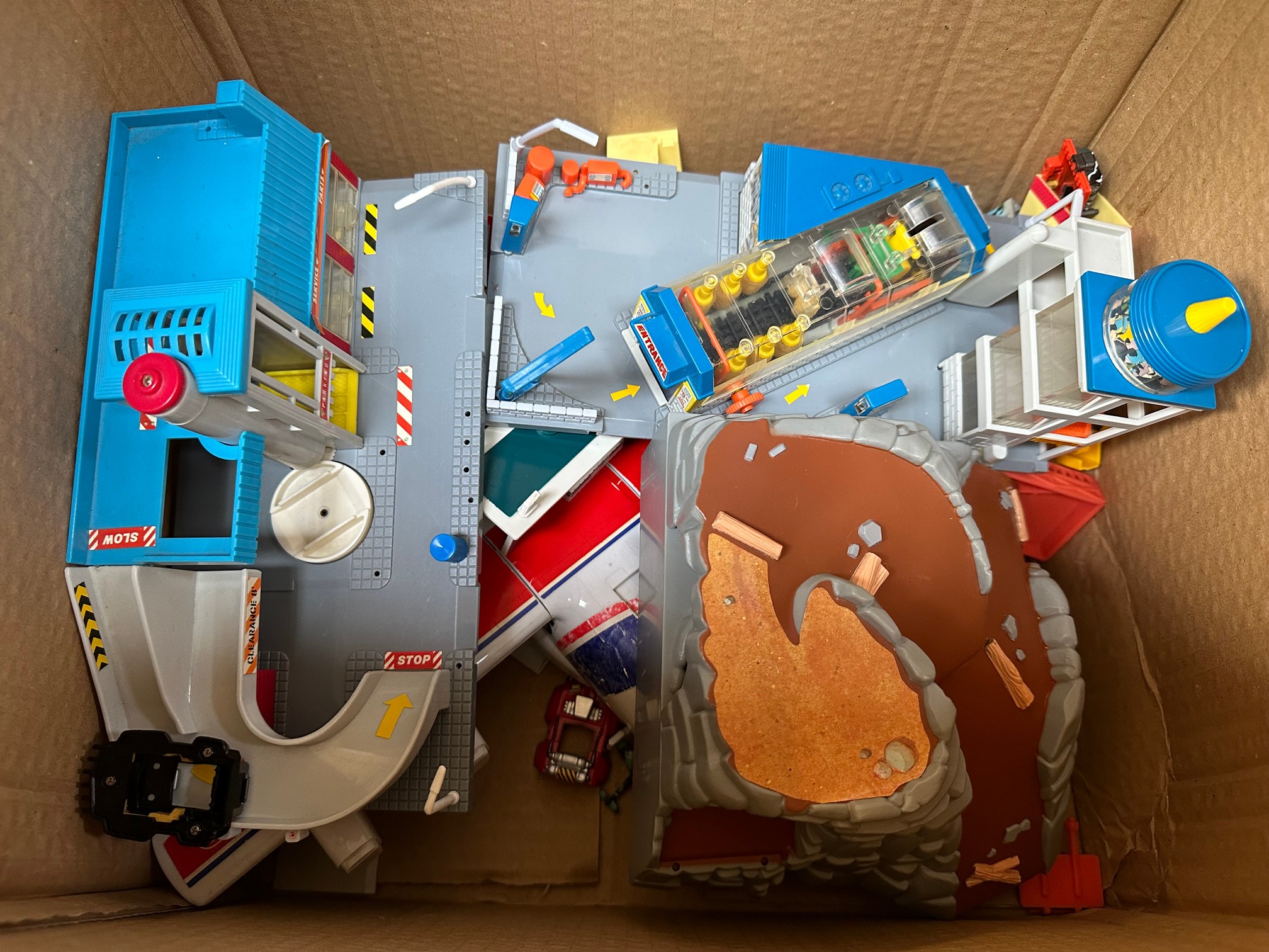 A box of Micro Machines, various genres. - Bild 2 aus 2