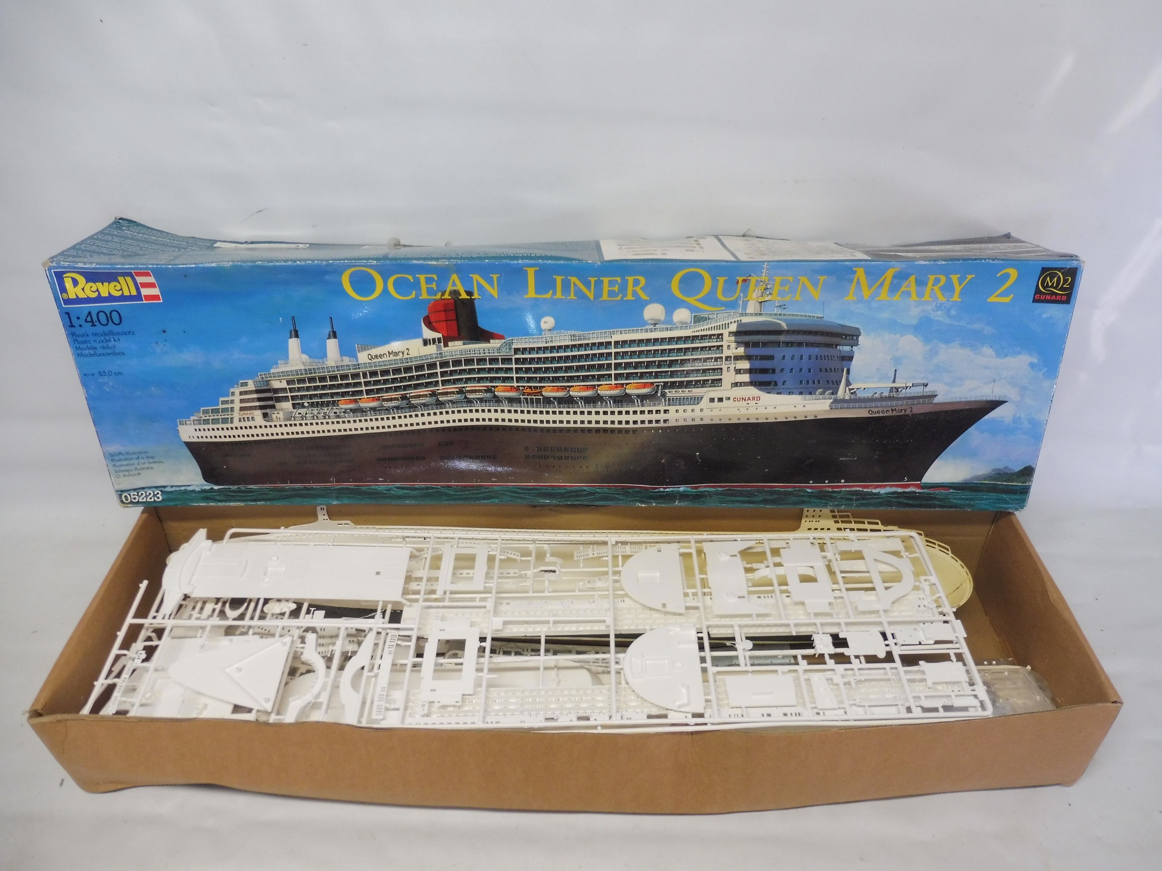 A boxed Revell Ocean liner Queen Mary 2, 1:400 scale, unmade. - Image 2 of 2