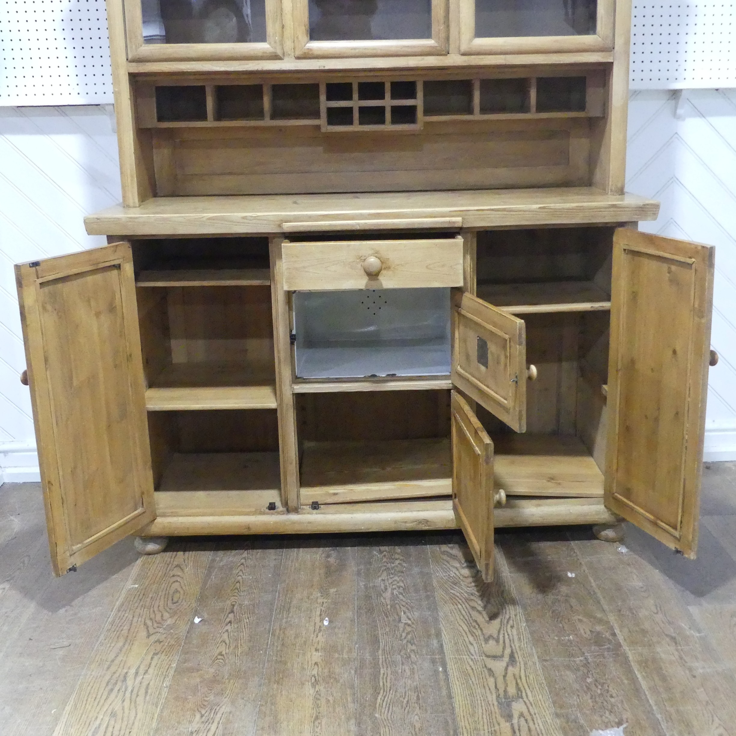 An Early 20thC glazed pine Dresser, with ceramic spice draws, W 137cm x H 173cm x D 55.5cm. - Bild 6 aus 12