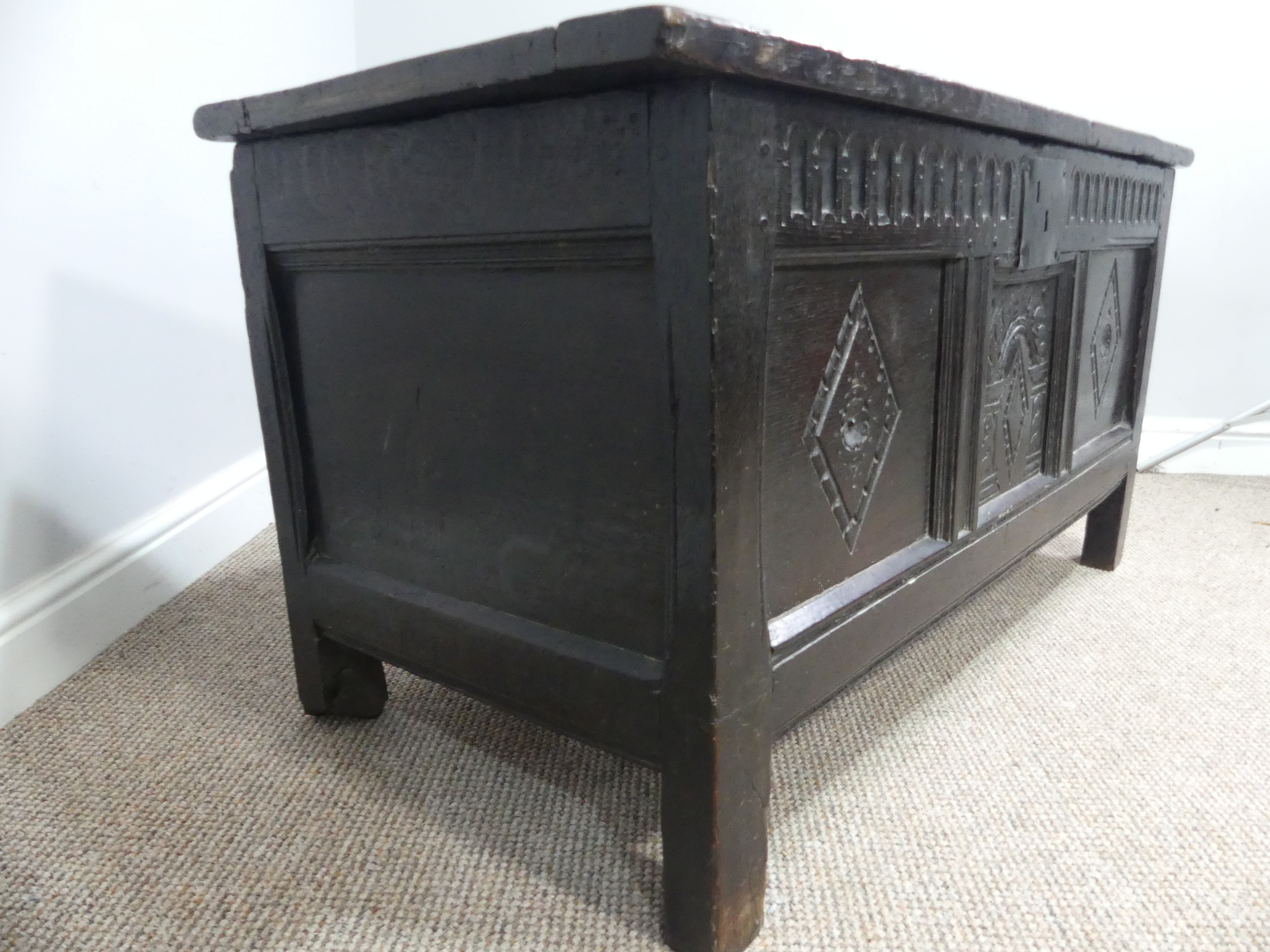 A 17th century oak three panel Coffer, the front with carved panels below a carved frieze, on square - Bild 5 aus 15