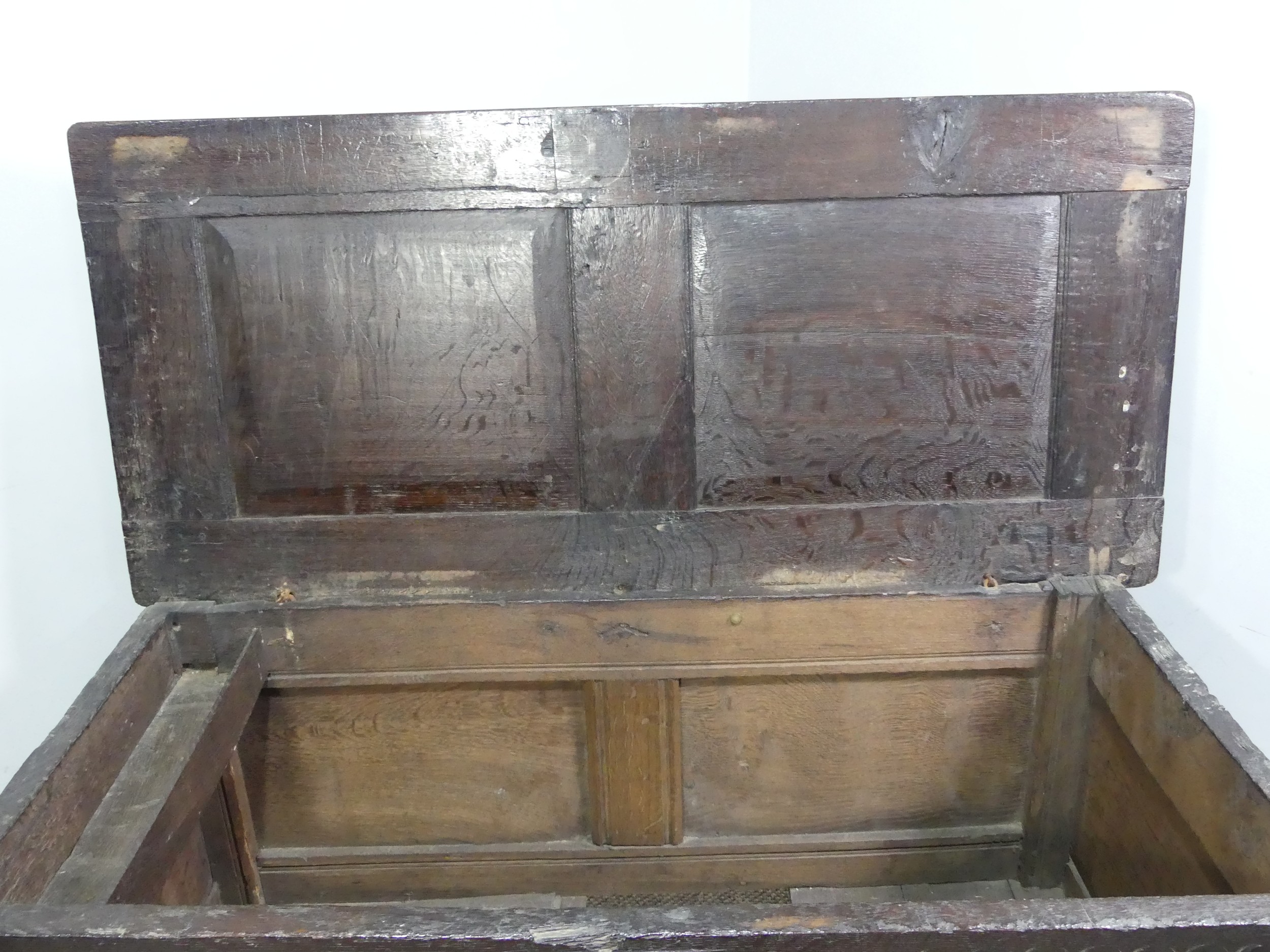 A 17th century oak three panel Coffer, the front with carved panels below a carved frieze, on square - Bild 11 aus 15