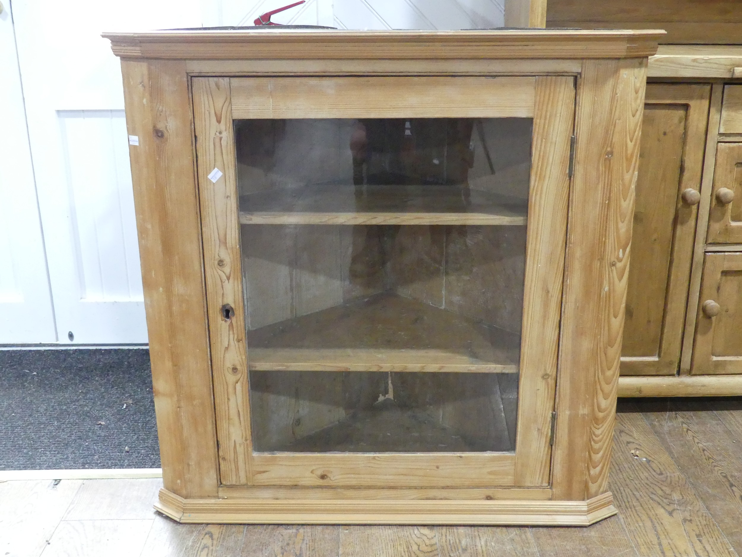 A 20thC pine Corner Cupboard, made up from two corner cupboards stack on the other, W 98cm x H 203. - Bild 3 aus 4