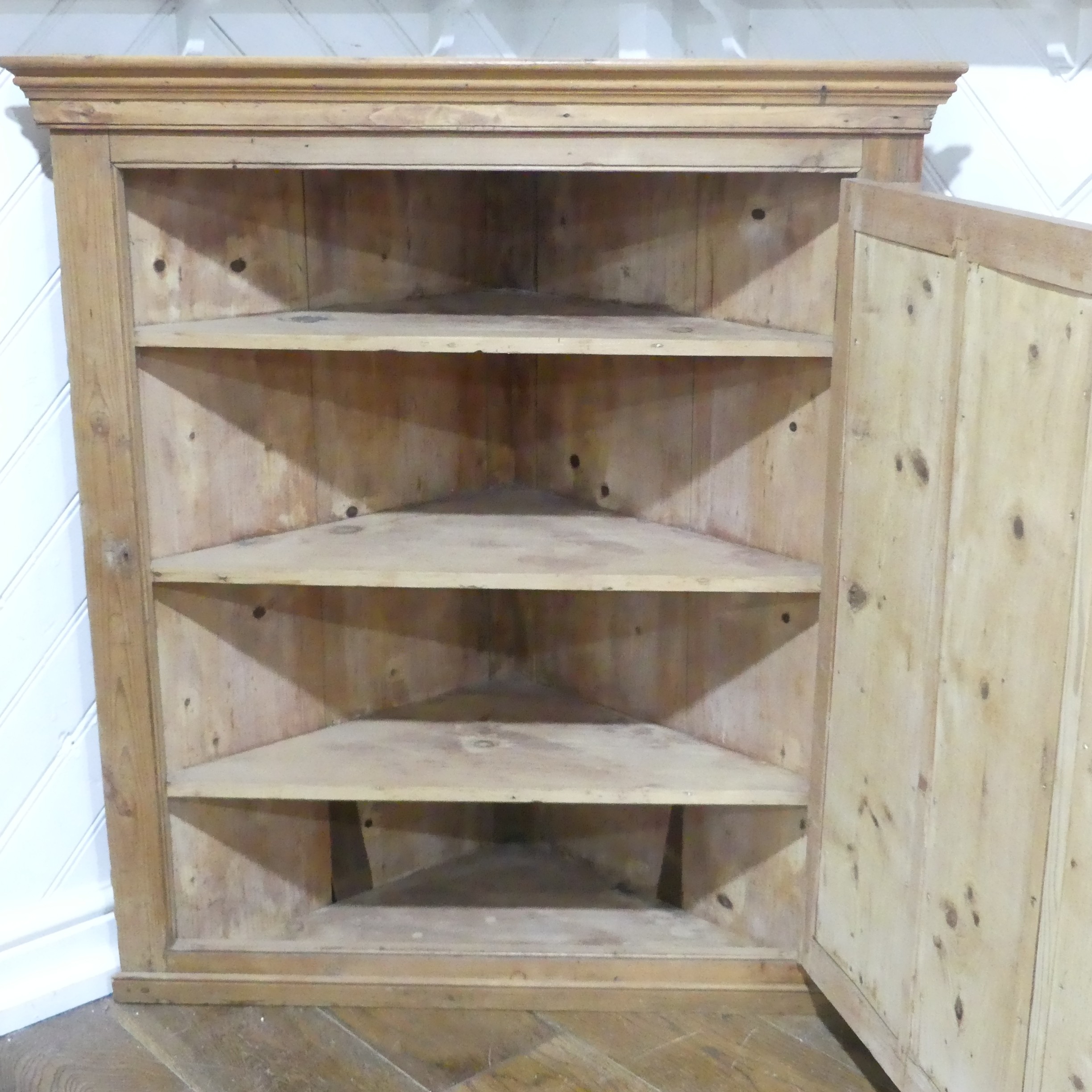 A 20thC pine Corner Cupboard, made up from two corner cupboards stack on the other, W 98cm x H 203. - Bild 2 aus 4