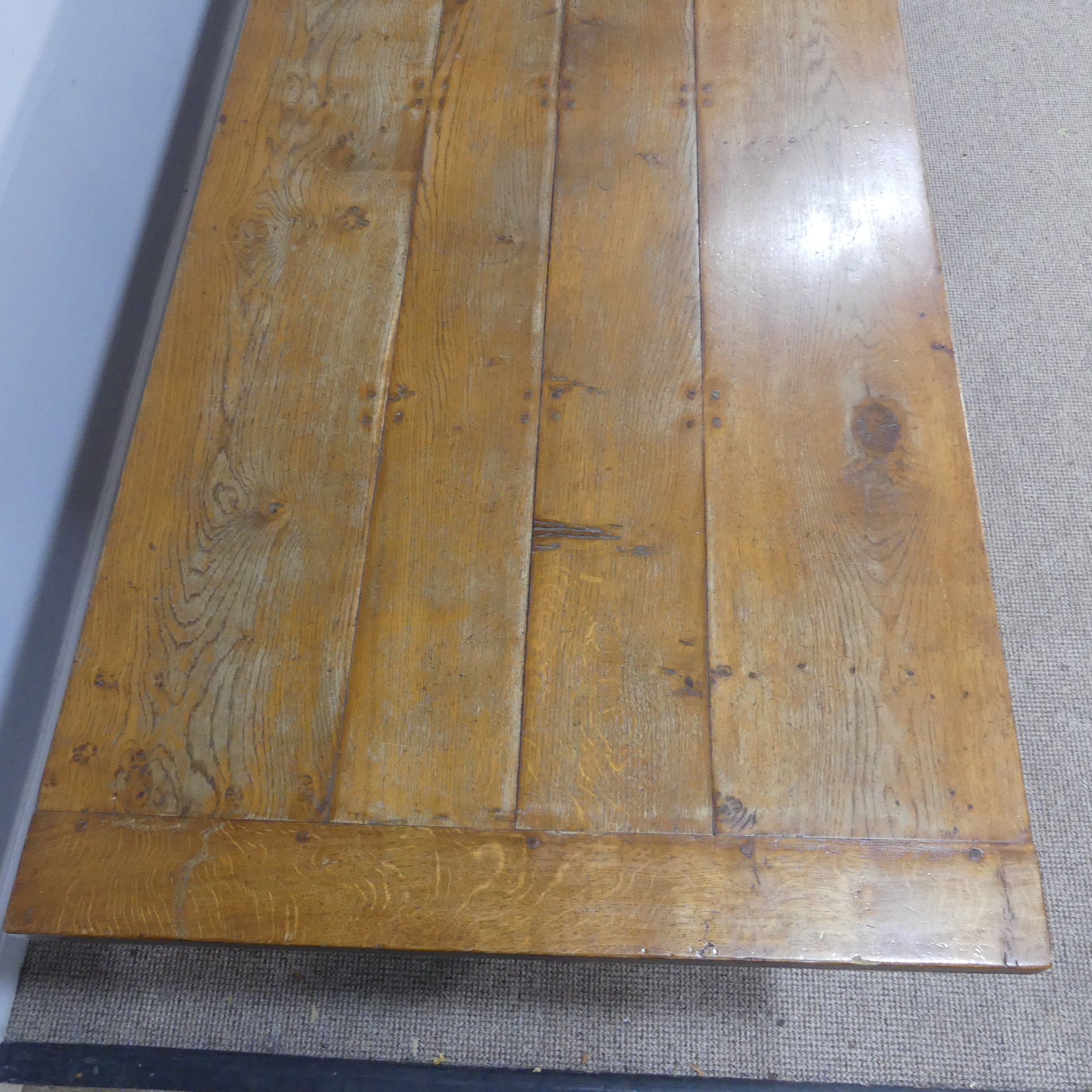 An Early 20thC oak refectory Dining Table, large rectangular four plank top with cleated ends, - Bild 4 aus 5