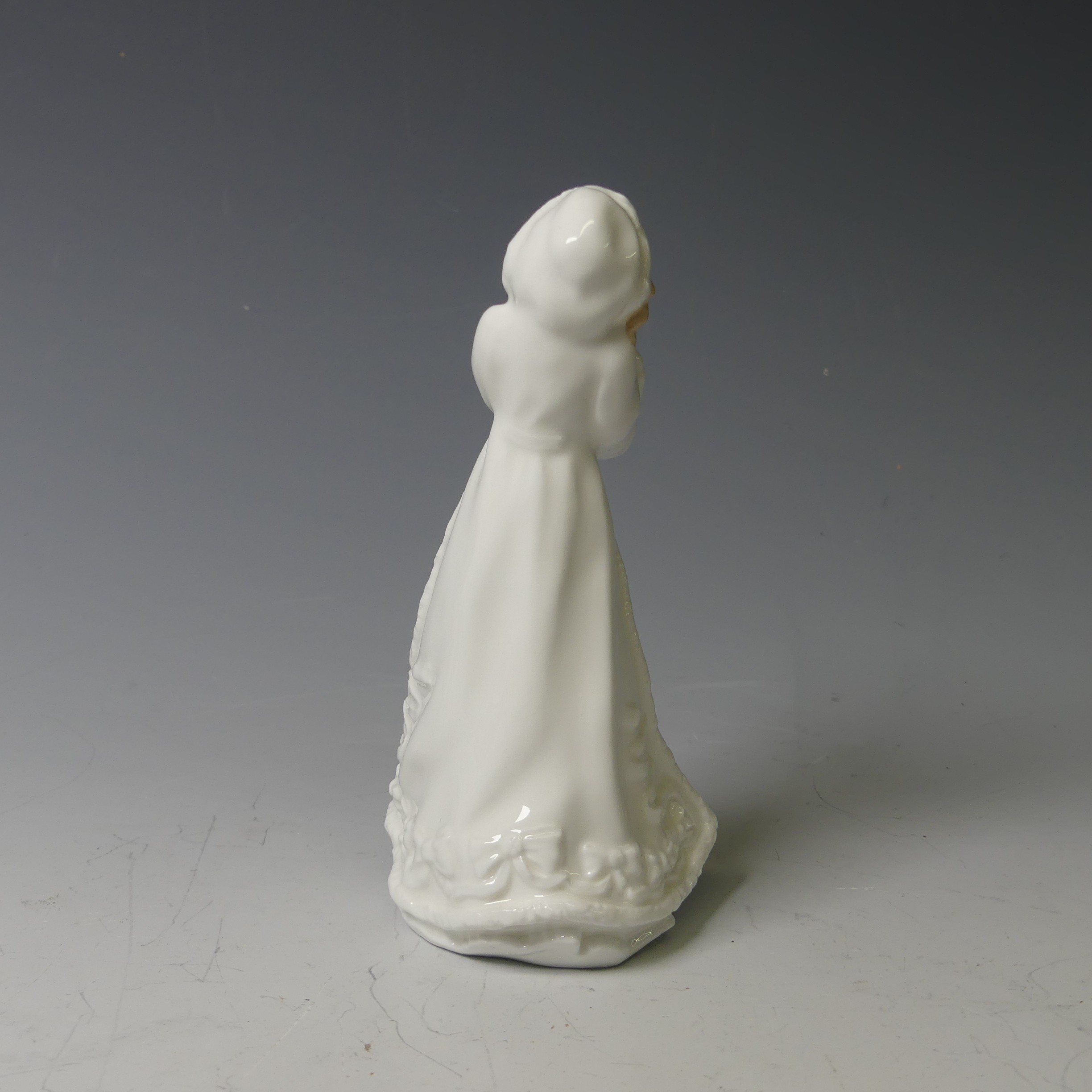 A small quantity of Royal Doulton Sentiments Figures, comprising Across the Miles, Au Revoir, Forget - Image 18 of 19