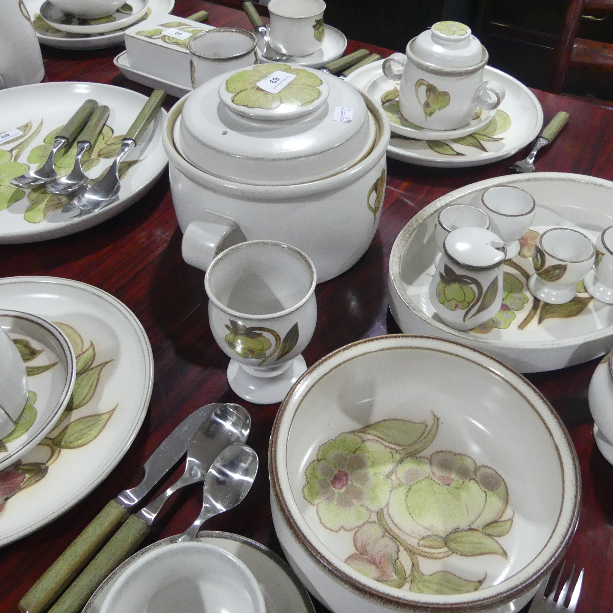 A Denby 'Trobadour' pattern Dinner and Tea Service, comprising eight Dinner Plates, eight Side - Image 6 of 12