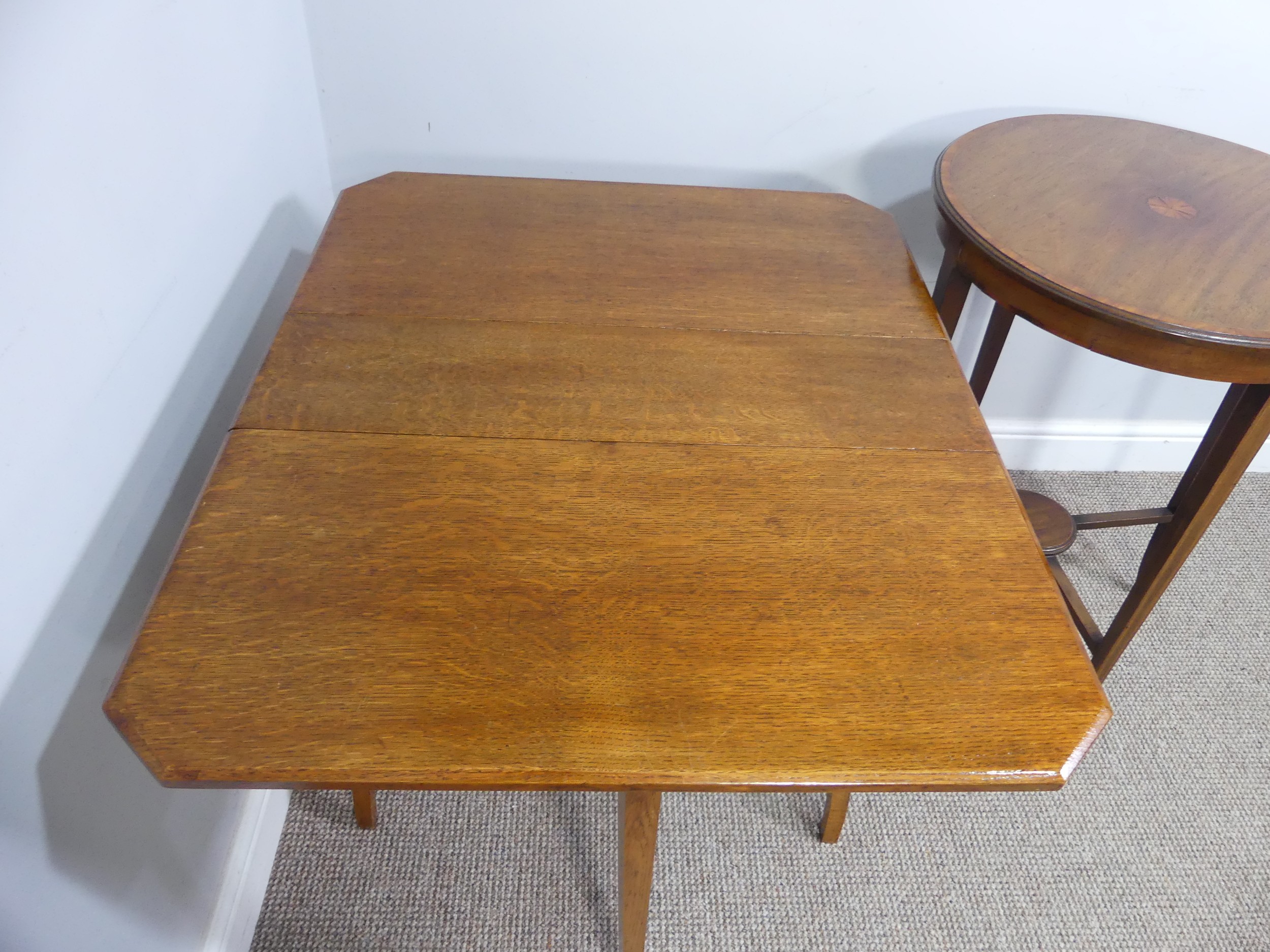 An Edwardian oak Sutherland table, with canted corners to the rectangular top mounted on square - Bild 5 aus 10