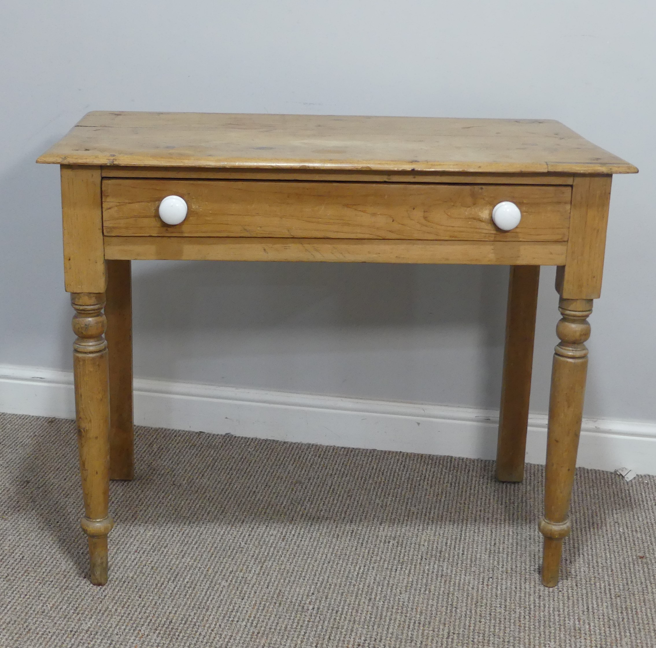 An early 20thC pine Side Table, W 89cm x H 74cm x D 49cm.