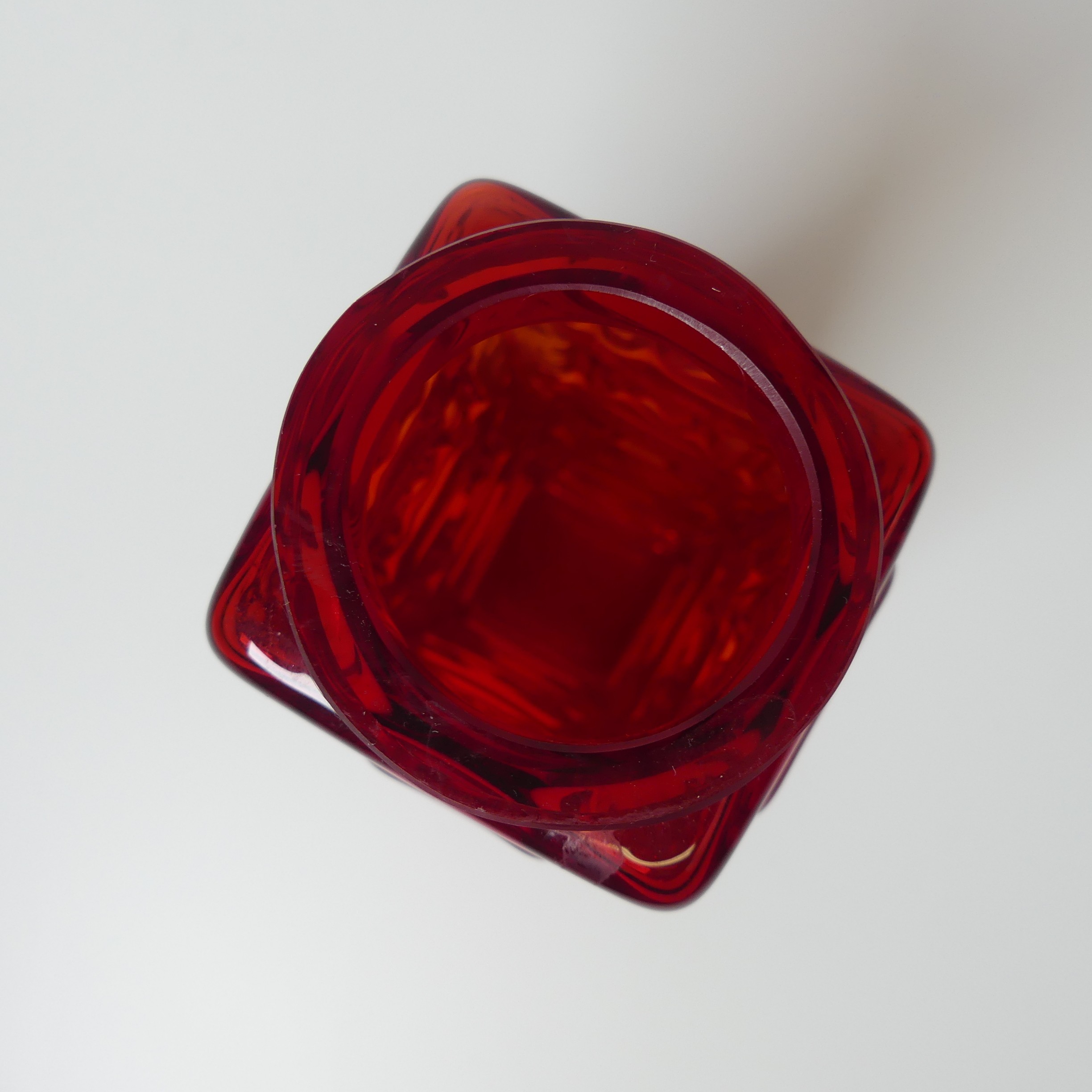 A Geoffrey Baxter for Whitefriars 'Greek Key' Vase, of ruby red colour, H 20cm. - Bild 3 aus 3