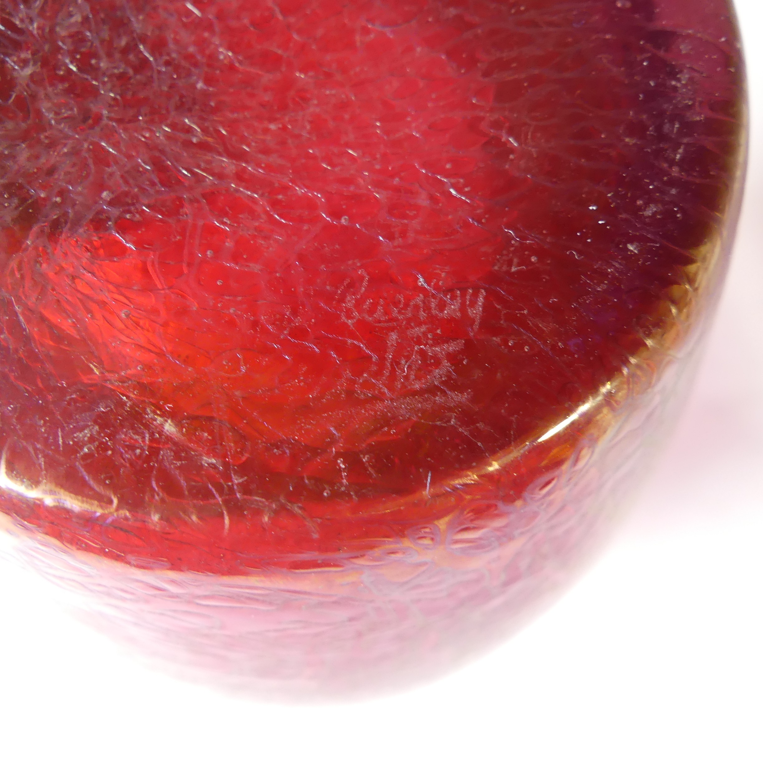 A Loetz style studio glass Vase, of pink colour, together with another Loetz type glass Vase, a - Bild 7 aus 30