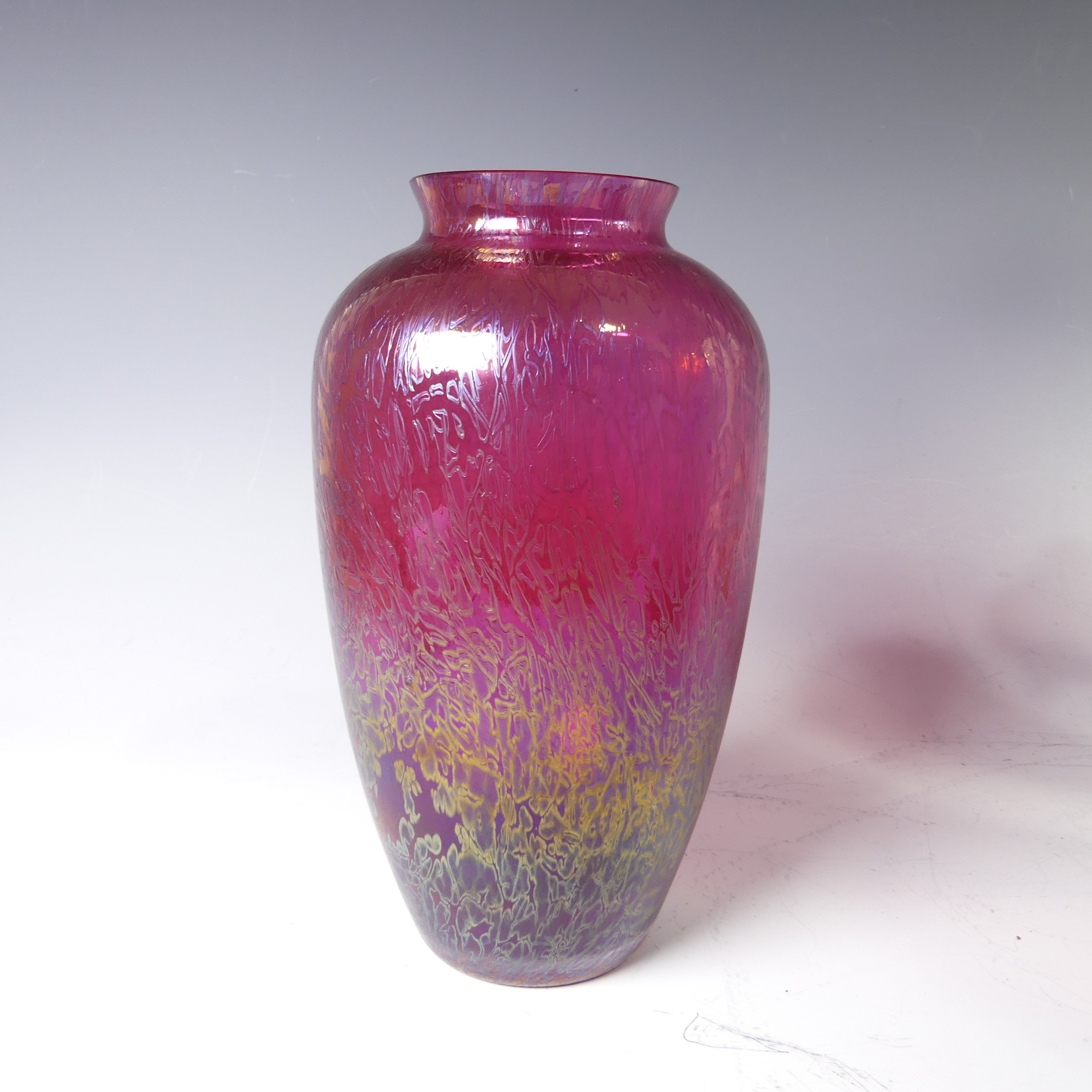 A Loetz style studio glass Vase, of pink colour, together with another Loetz type glass Vase, a - Bild 5 aus 30